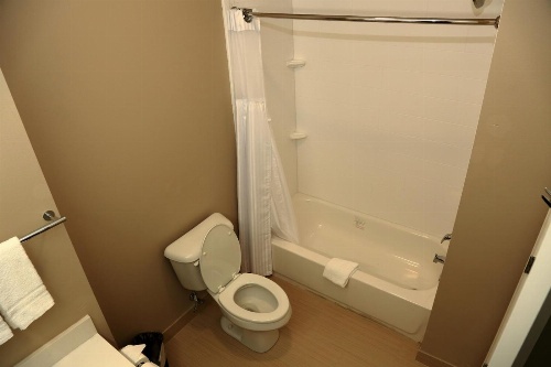 Americas Best Value Inn & Suites Prairieville image 4